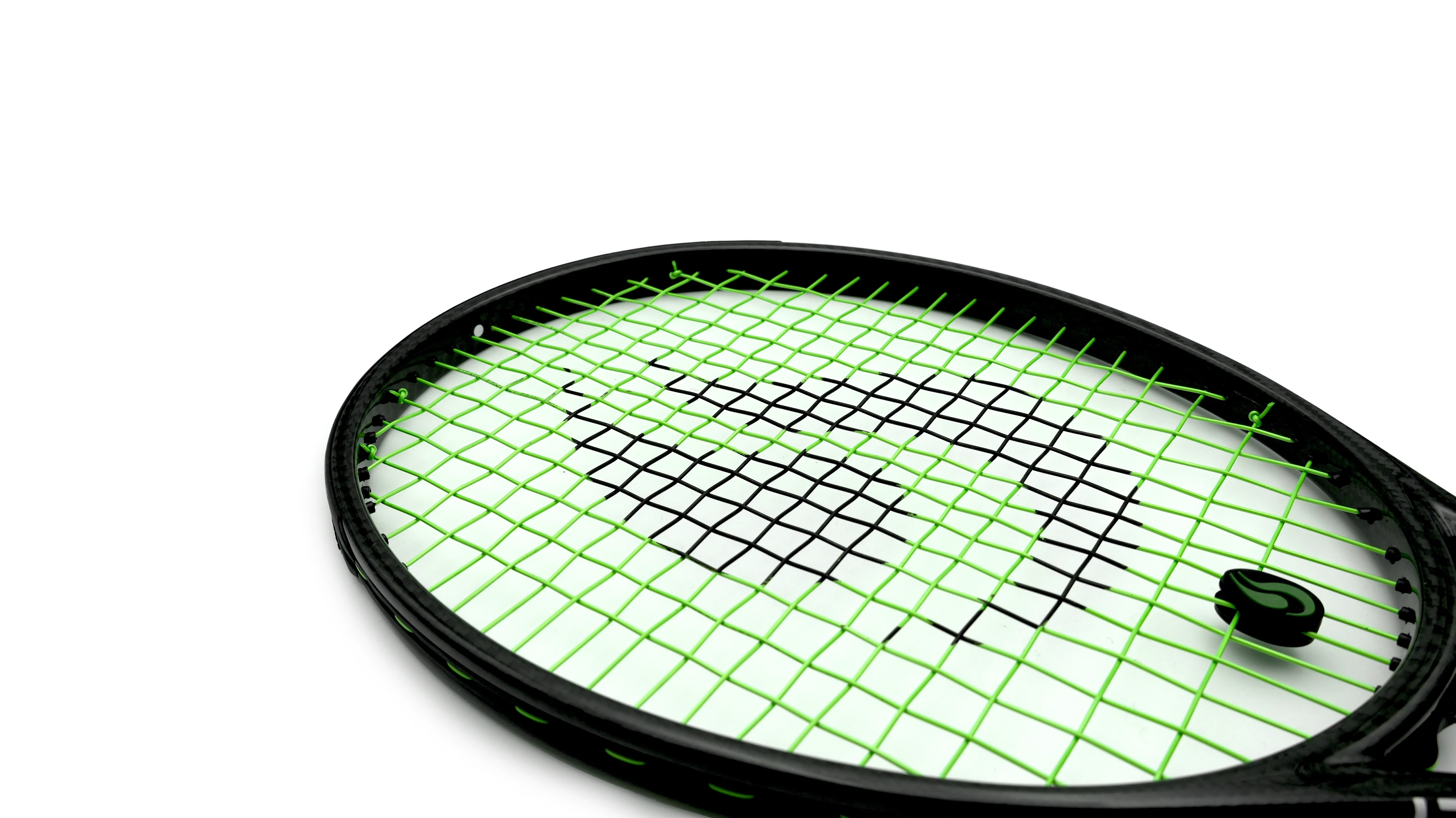 Dettaglio corde da tennis String Project hexa-pro incordate su racchetta